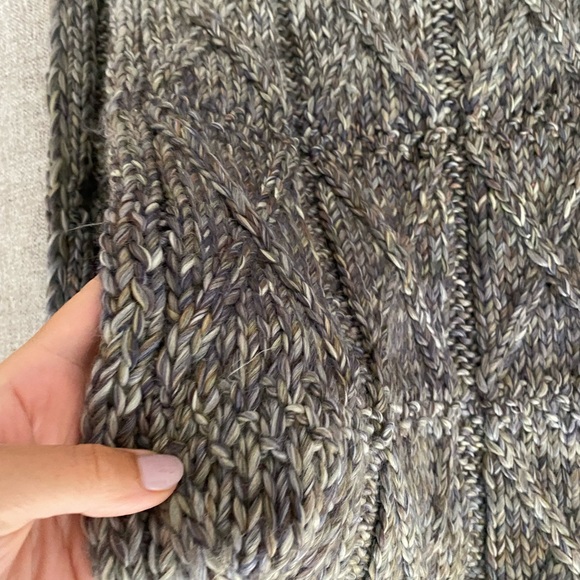 ⭐️🌴 Aritzia Chunky Knit Winter Infinity Scarf - Picture 3 of 3